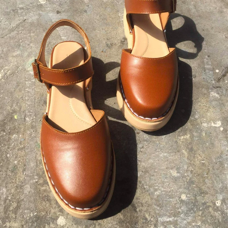Men's sandals with a contrast stitching detail Gloria Platforms