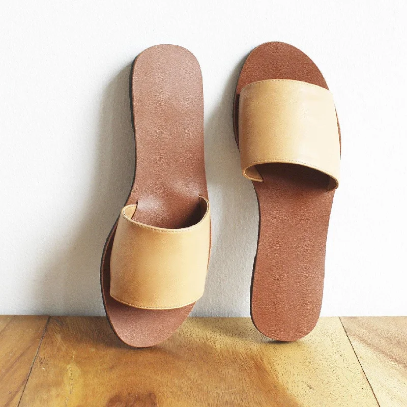 Men's sandals with a stretchy strap for a better fit Basic slide sandals