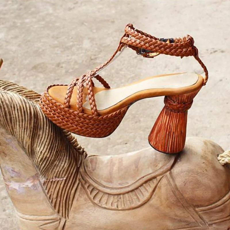 Men's sandals with a contrast stitching detail Braided Solidarity (Tan)