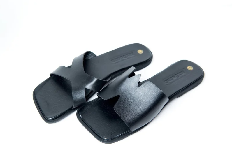 Men's sandals with a flexible sole for easy movement Maxim Black Leather Sandal