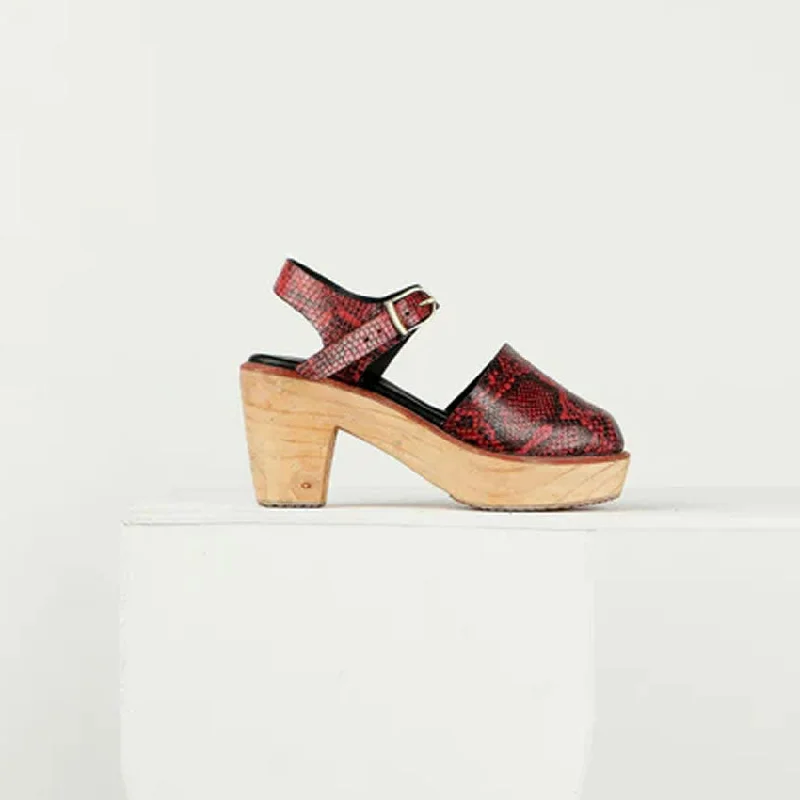 Men's sandals with a decorative buckle or charm Nkpor Block Heel Buckle Sandals