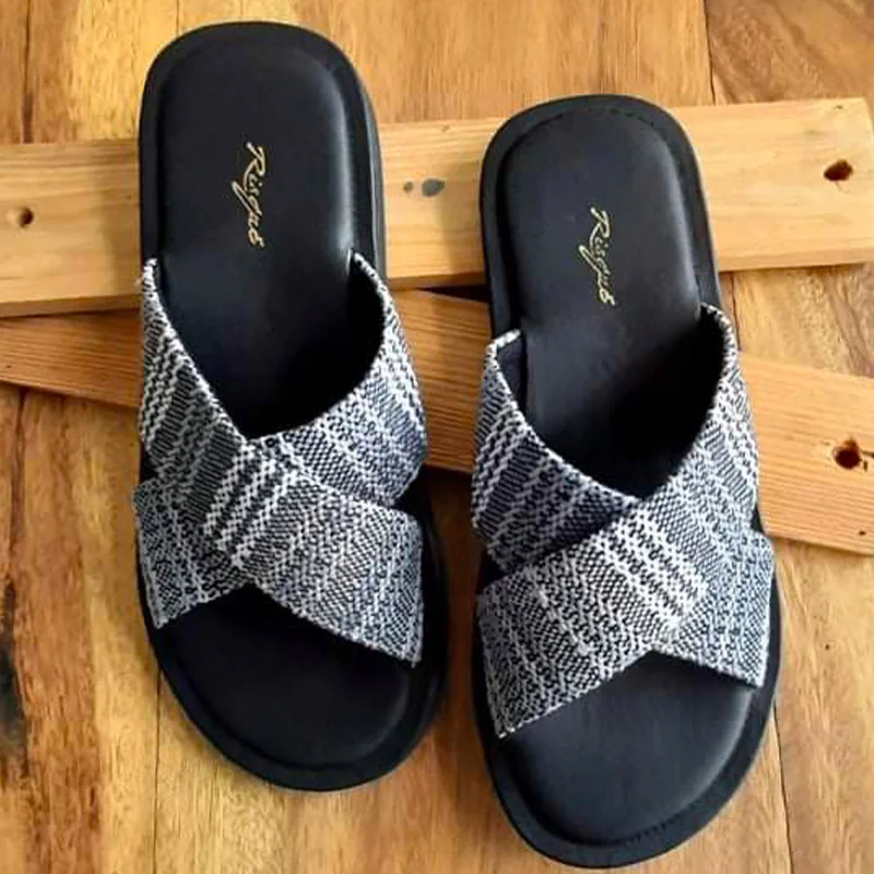 Men's sandals with a contrast stitching detail Cross Straps (Gray)