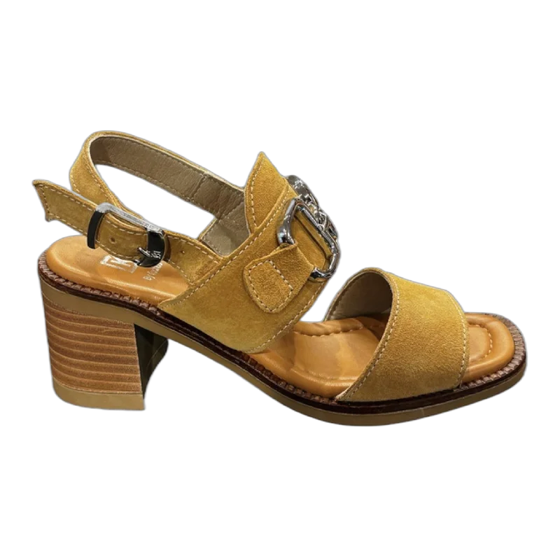 Men's sandals in a neutral color like black or brownCircus D9065