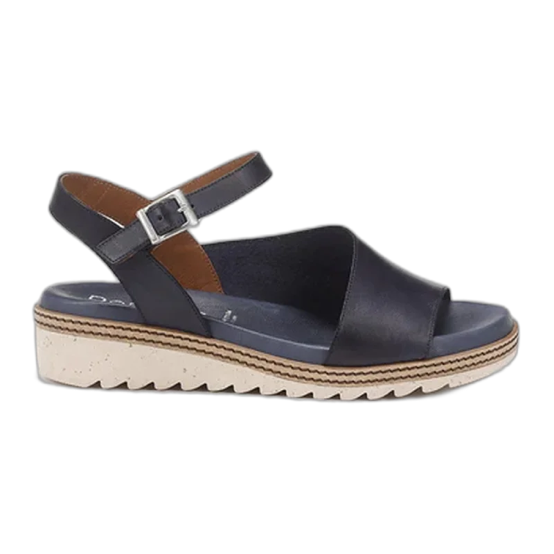 Men's sandals in a neutral color like black or brownEspe D8771