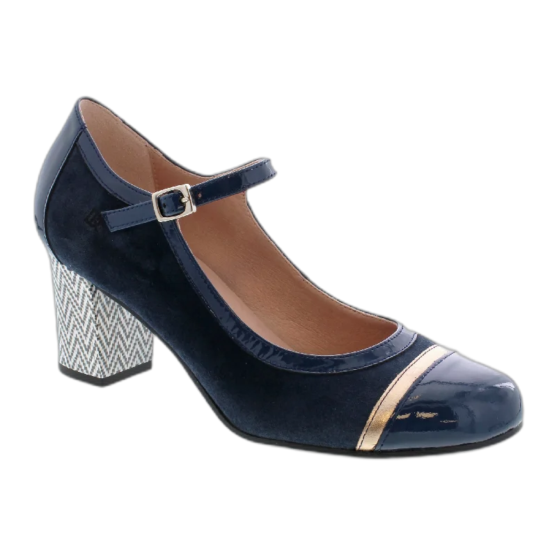 Men's sandals with a buckle closureRodin