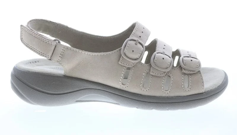 Men's sandals with a flexible sole for easy movementWomen's Clarks Saylie Quartz Sand Leather