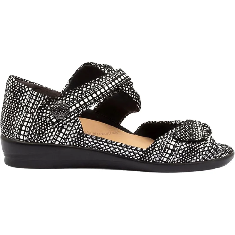 Men's sandals with a perforated leather upper for ventilationWomen's Ziera Doxie Black/White Leather