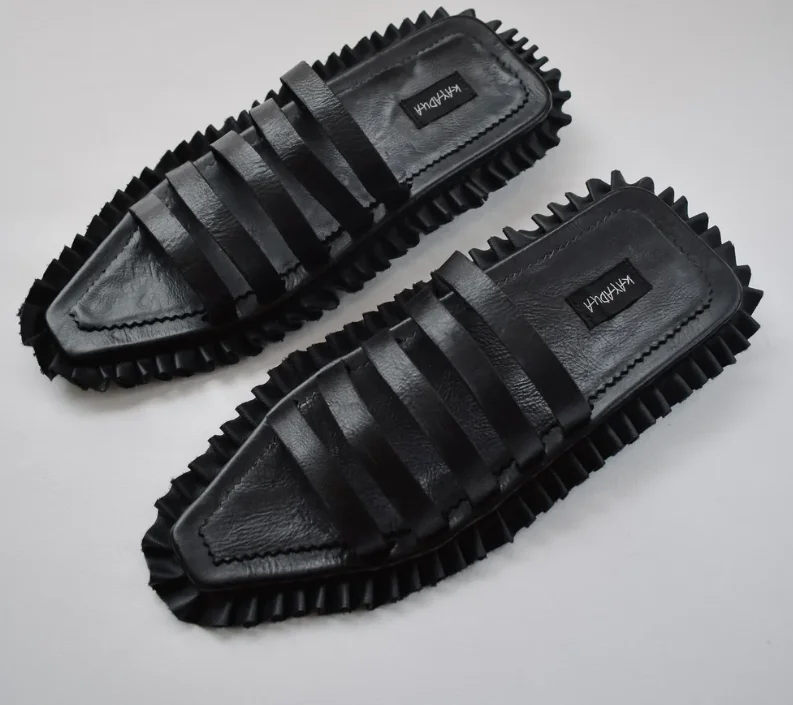 Men's sandals with a rubber sole for tractionKAYADUA The low block heel Flowt slip-on style with strap detail Men's sandals with a rubber sole for tractionKAYADUA The low block heel Flowt slip-on style with strap detail