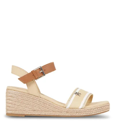Men's sandals with a leather lining for comfortTOMMY HILFIGER WEDGE SANDAL CAMEL