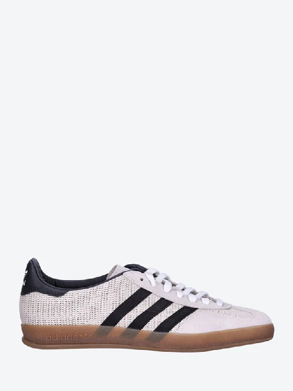 Men's sneakers with a removable insole for easy cleaningGazelle indoor shoes m