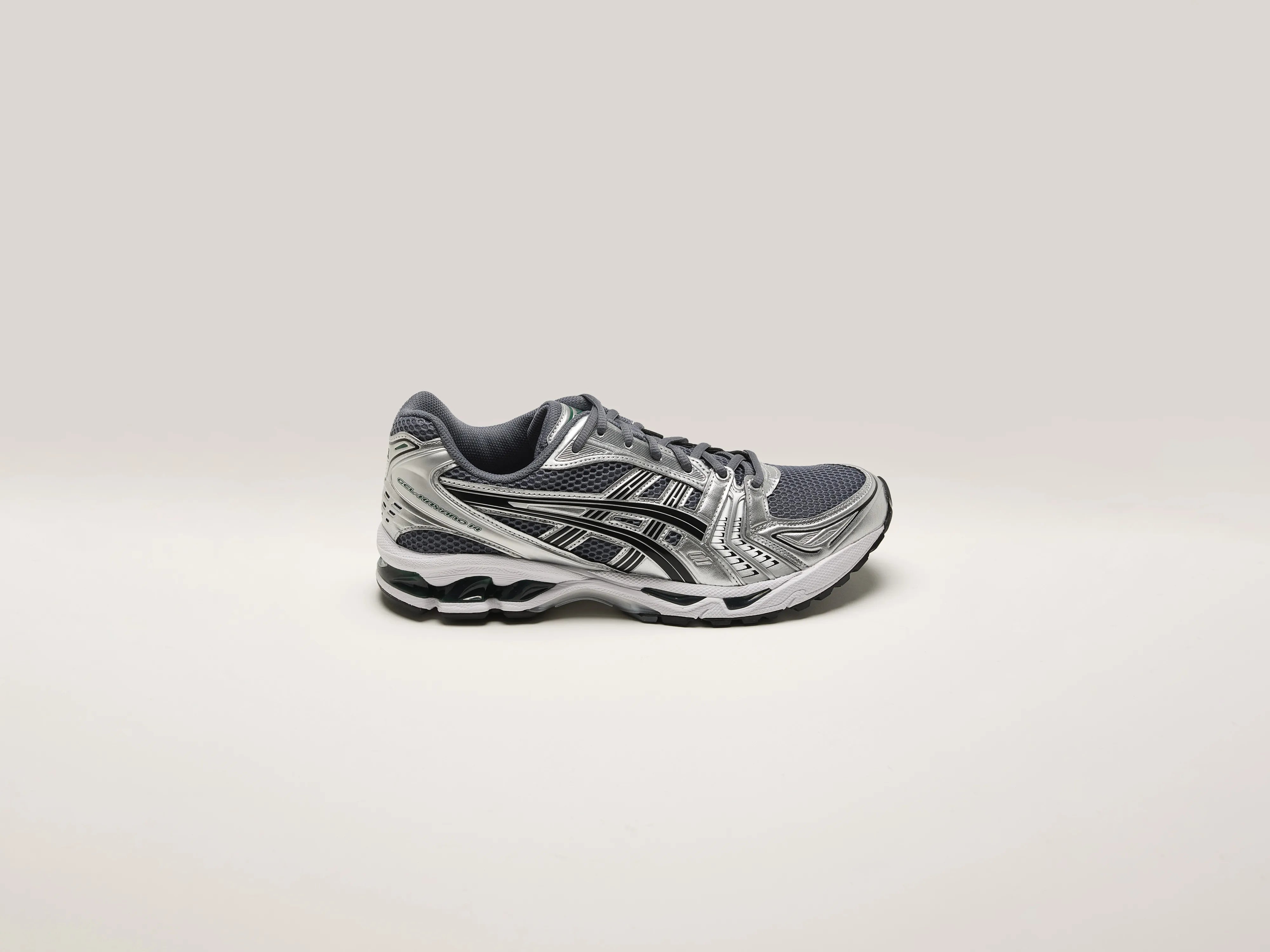 Men's gray mesh sneakers for breathability during workoutsGel-Kayano 14 for Men (242 / M / SILVER) Men's gray mesh sneakers for breathability during workoutsGel-Kayano 14 for Men (242 / M / SILVER)