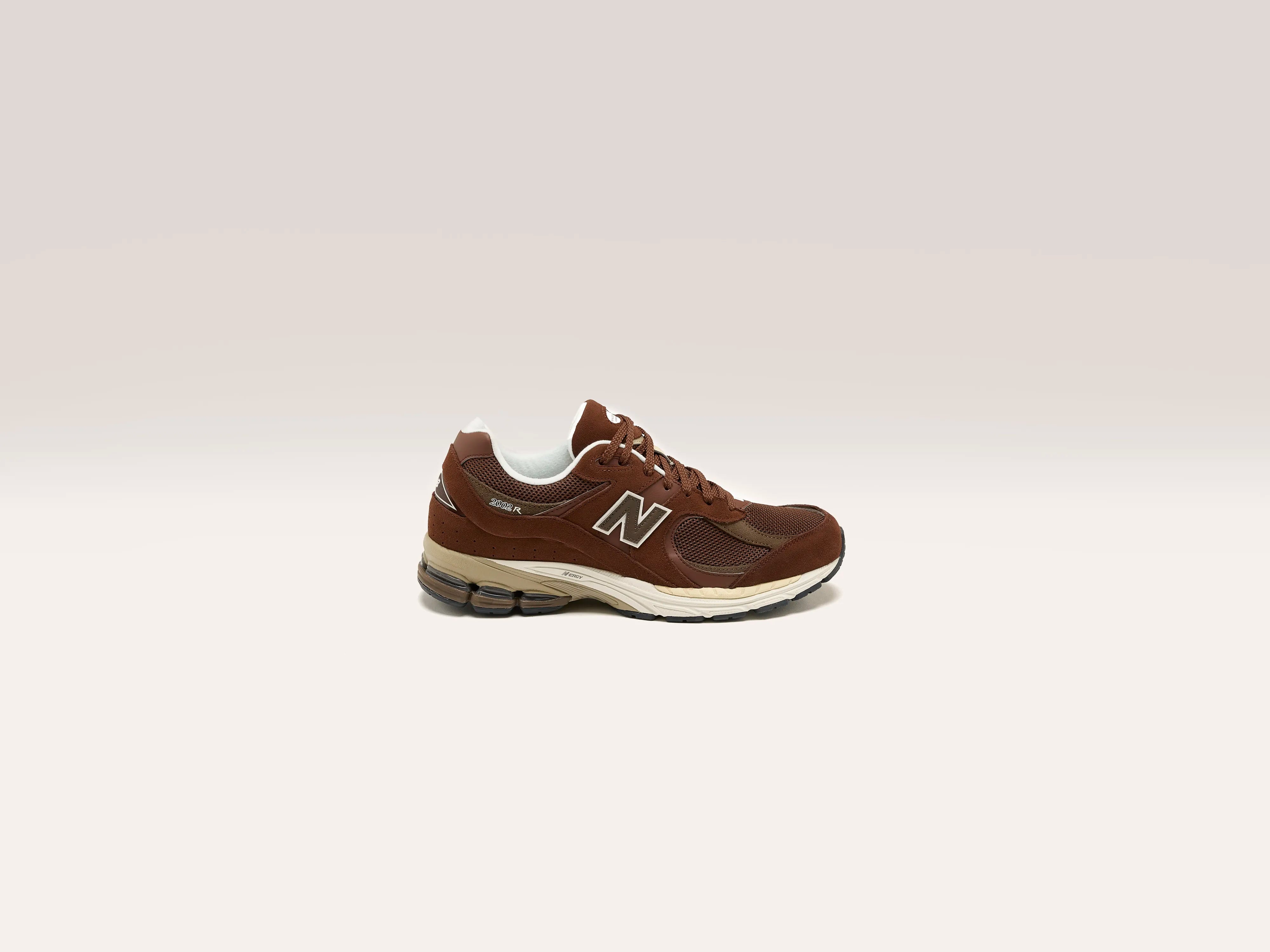 Men's skateboarding sneakers with a vulcanized sole2002R For Men (242 / M / BROWN)