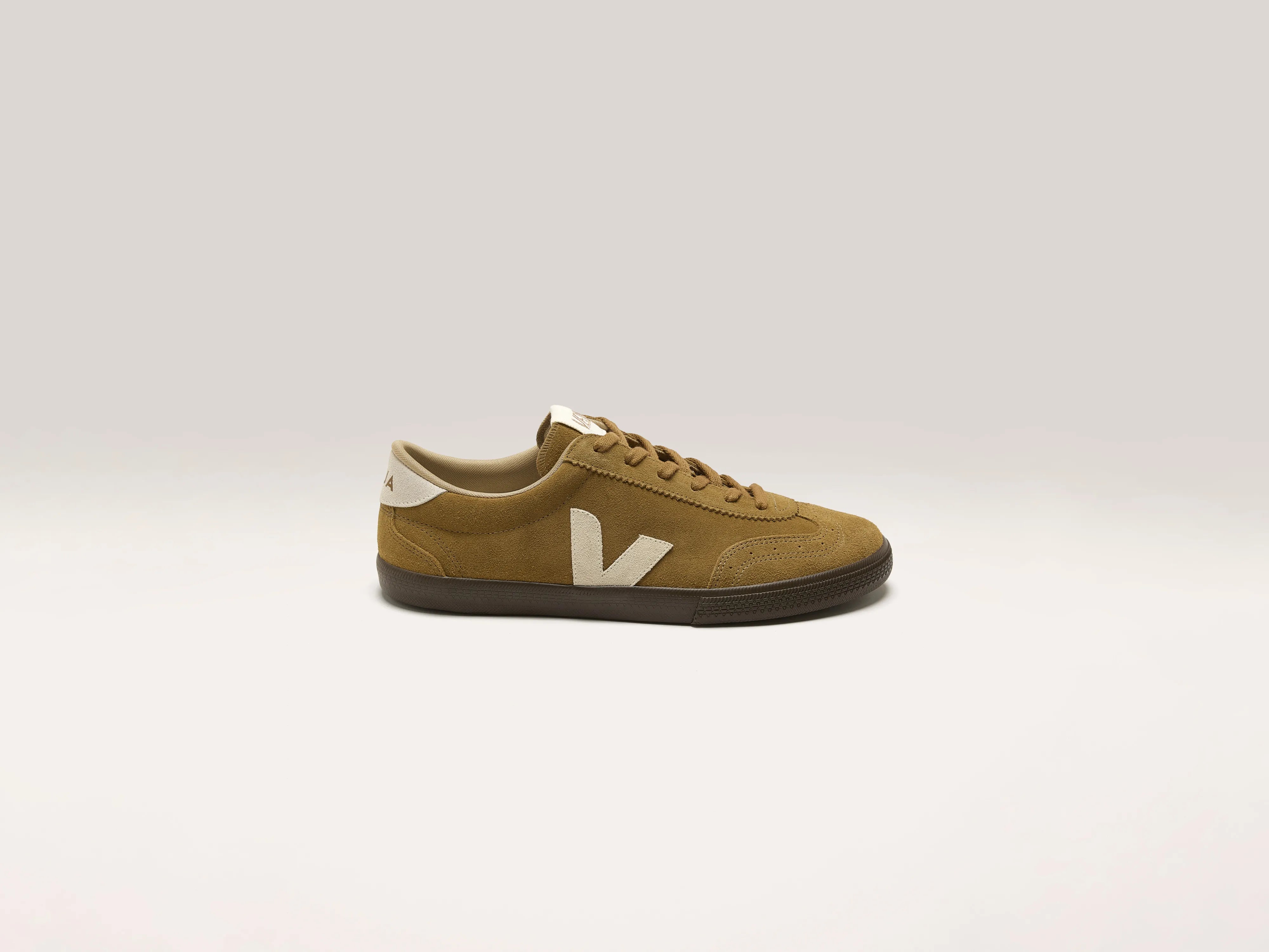 Men's navy blue suede sneakers with gold - toned eyeletsVolley Suede for Men (242 / M / BROWN) Men's navy blue suede sneakers with gold - toned eyeletsVolley Suede for Men (242 / M / BROWN)