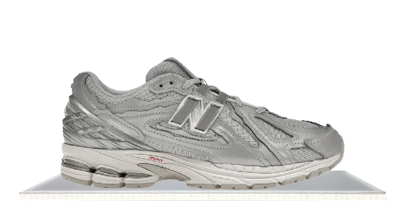 Men's wide - width sneakers for a comfortable fitNew Balance 1906D Protection Pack Silver Metallic Men's wide - width sneakers for a comfortable fitNew Balance 1906D Protection Pack Silver Metallic
