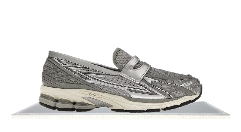 Men's casual leather sneakers with a distressed finishNew Balance 1906L Metallic Silver Men's casual leather sneakers with a distressed finishNew Balance 1906L Metallic Silver
