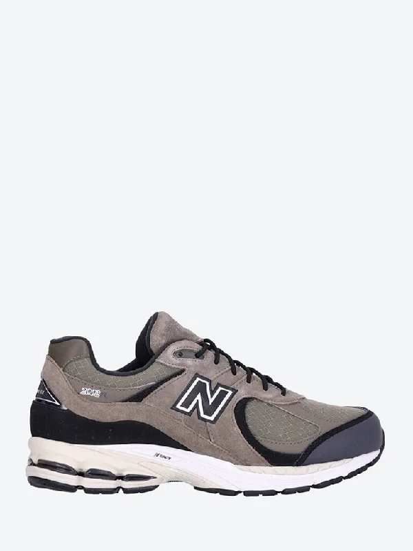 Men's lifestyle sneakers with a premium material constructionM2002rxu sneakers