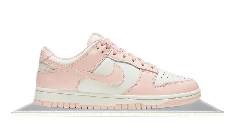 Men's lifestyle sneakers with a premium material constructionDunk Low Orange Pearl Men's lifestyle sneakers with a premium material constructionDunk Low Orange Pearl