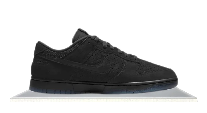 Men's fashion - forward sneakers with a unique tongue designDunk Low x Undefeated 5 On It Black Men's fashion - forward sneakers with a unique tongue designDunk Low x Undefeated 5 On It Black