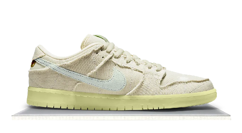 Men's camo - print sneakers for an edgy styleSB Dunk Low Mummy