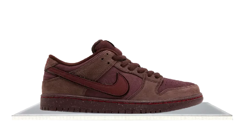 Men's sneakers with a removable insole for easy cleaningSB Dunk Low City Of Love Burgundy Crush Men's sneakers with a removable insole for easy cleaningSB Dunk Low City Of Love Burgundy Crush