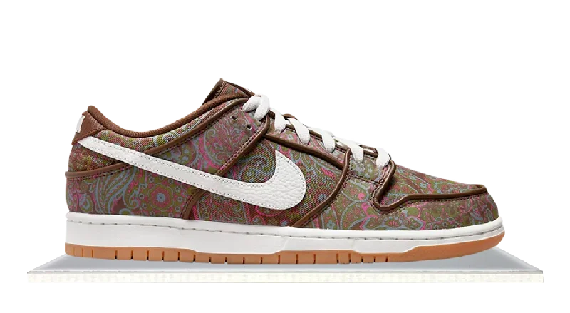 Men's sneaker boots with a mid - ankle heightSB Dunk Low Paisley