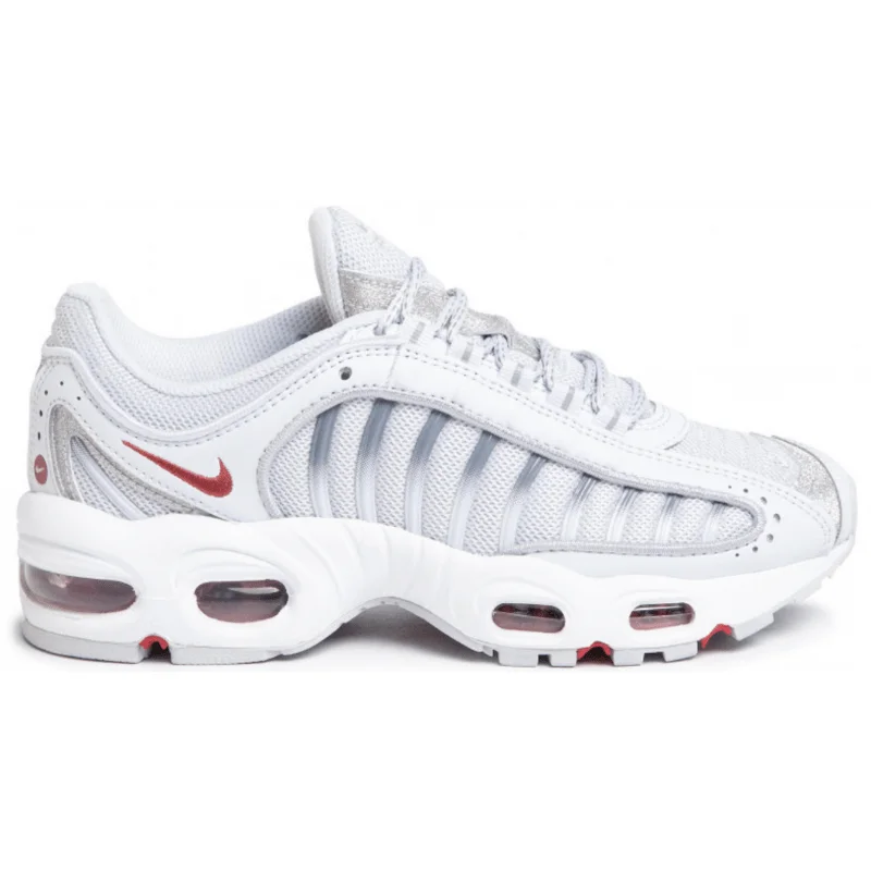Men's navy blue suede sneakers with gold - toned eyeletsWomen’s Nike Air Max Tailwind IV ‘Pure Platinum/Metallic Silver’ Men's navy blue suede sneakers with gold - toned eyeletsWomen’s Nike Air Max Tailwind IV ‘Pure Platinum/Metallic Silver’