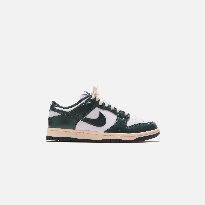 Men's low - profile tennis sneakers for a sleek lookNike WMNS Dunk Low - White / Pro Green / Coconut Milk Men's low - profile tennis sneakers for a sleek lookNike WMNS Dunk Low - White / Pro Green / Coconut Milk
