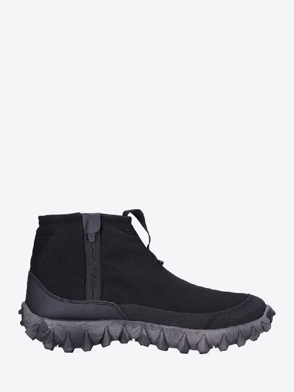 Men's hiking sneakers with a high - traction soleSnowclog mid sneakers