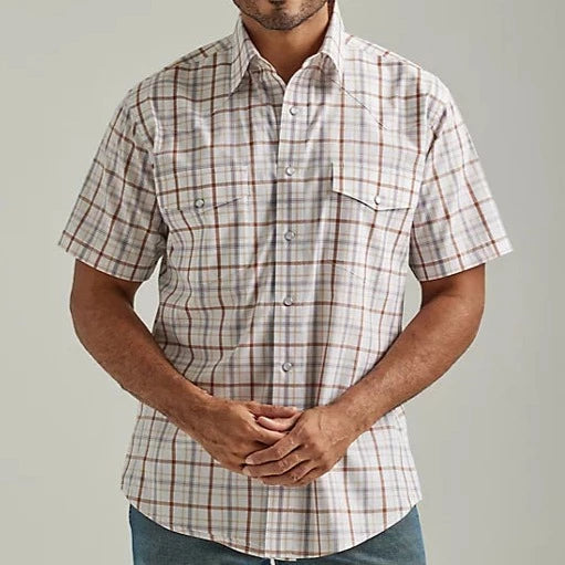 Men's western boots with a high - heeled design and a pointed toeWrangler Men's Wrinkle Resist S/S Western Button Down Shirt in Dune Brown Plaid Men's western boots with a high - heeled design and a pointed toeWrangler Men's Wrinkle Resist S/S Western Button Down Shirt in Dune Brown Plaid