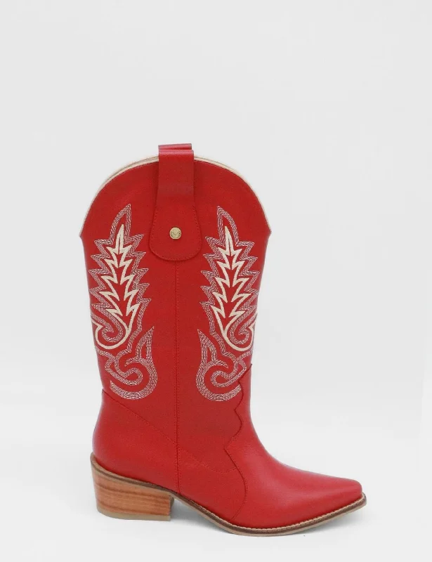 Men's western boots with a leather sole and a heel guardLoyal western cowboy boots in red leather women's shoes Men's western boots with a leather sole and a heel guardLoyal western cowboy boots in red leather women's shoes
