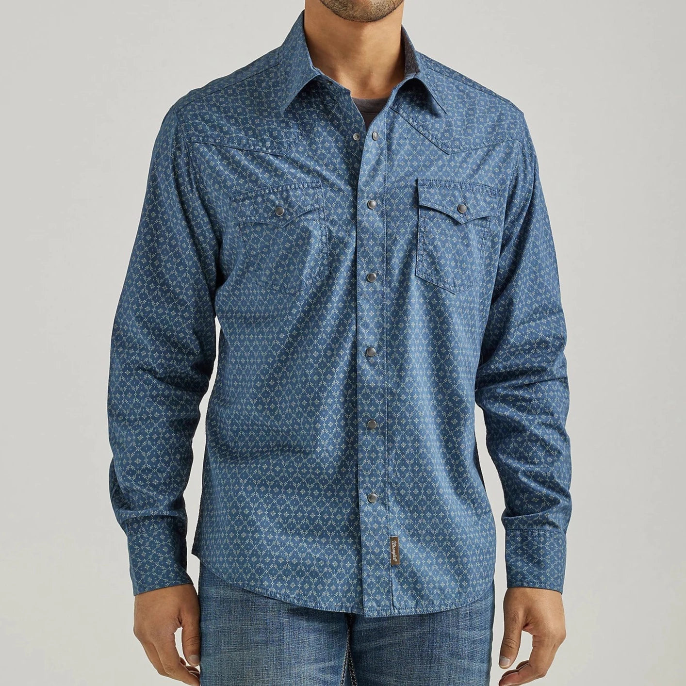 Men's western boots with a leather - wrapped heel and a smooth finishWrangler Retro Men's Premium Western Snap Shirt in Blue Flower Chain Men's western boots with a leather - wrapped heel and a smooth finishWrangler Retro Men's Premium Western Snap Shirt in Blue Flower Chain