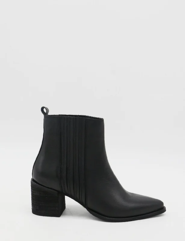 Men's western boots with a leather sole and a heel guardStagecoach western chelsea booties black leather womens shoe Men's western boots with a leather sole and a heel guardStagecoach western chelsea booties black leather womens shoe