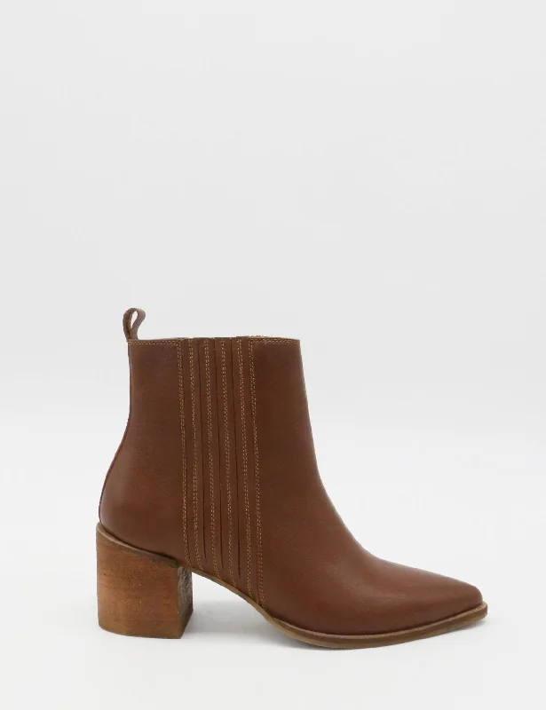 Men's western boots with a suede shaft and a leather soleStagecoach western chelsea booties tan leather womens shoe Men's western boots with a suede shaft and a leather soleStagecoach western chelsea booties tan leather womens shoe